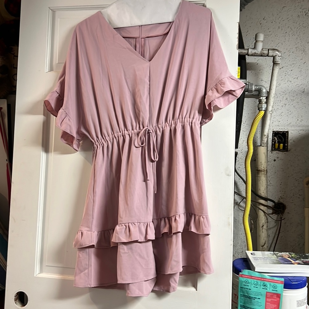 Dusty pink romper.Bought for a girls trip. didn’t like the way it fit.